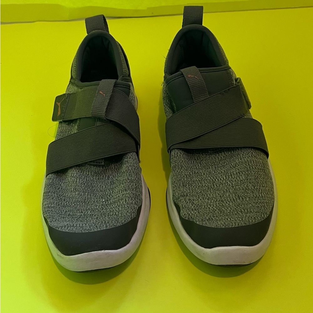 Puma Women’s Coal Gray slip on sneaker size 7.5